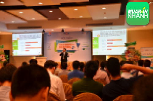 Giám đốc sàn MuaBanNhanh.com thuyết trình mua bán nhanh hơn trên di động